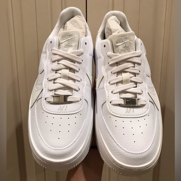NWT Nike Air Force 1 PLT.AF.ORM 2022 Triple White sneakers (Women’s Size 6.5) - Picture 3 of 16